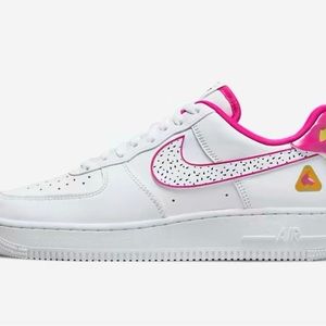 Size 7 woman Nike Air Force